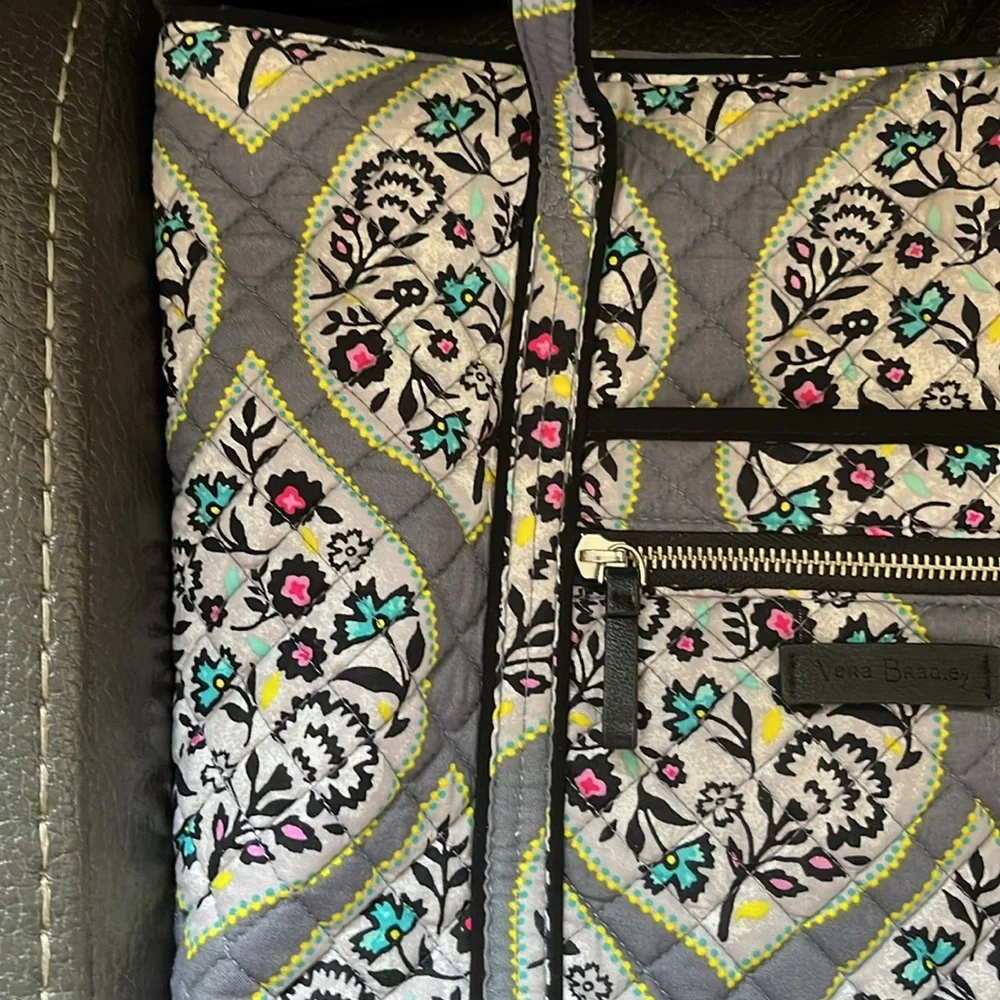 Vera Bradley small vera tote style floral handbag - Picture 4 of 9